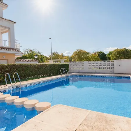 Dom wakacyjny Casa Con Barbacoa Piscina Y Parking Privado *