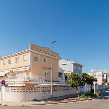 Dom wakacyjny Casa Con Barbacoa Piscina Y Parking Privado *