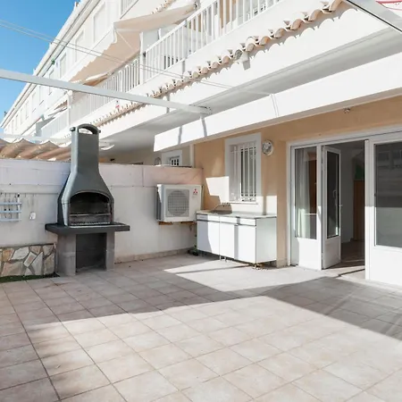 Casa Con Barbacoa Piscina Y Parking Privado Dom wakacyjny *