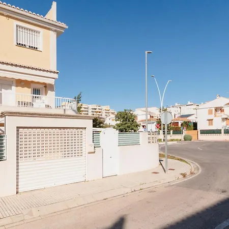 Dom wakacyjny Casa Con Barbacoa Piscina Y Parking Privado
