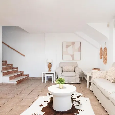 Casa Con Barbacoa Piscina Y Parking Privado Dom wakacyjny *